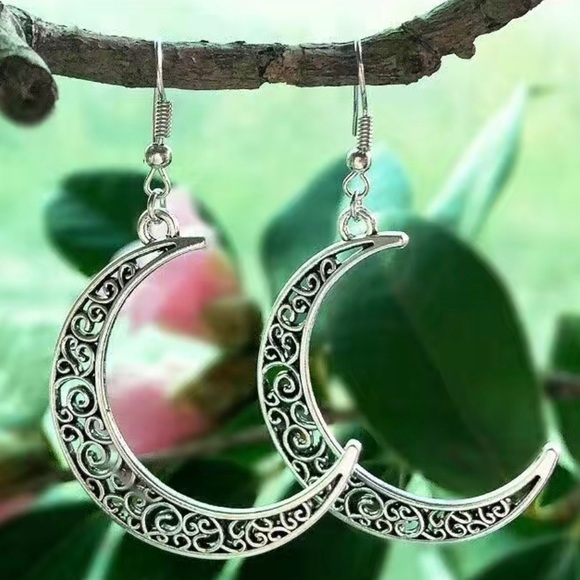 $2/$25 or 3/$35 NWOT Silver tone filigree moon earrings - Picture 5 of 5